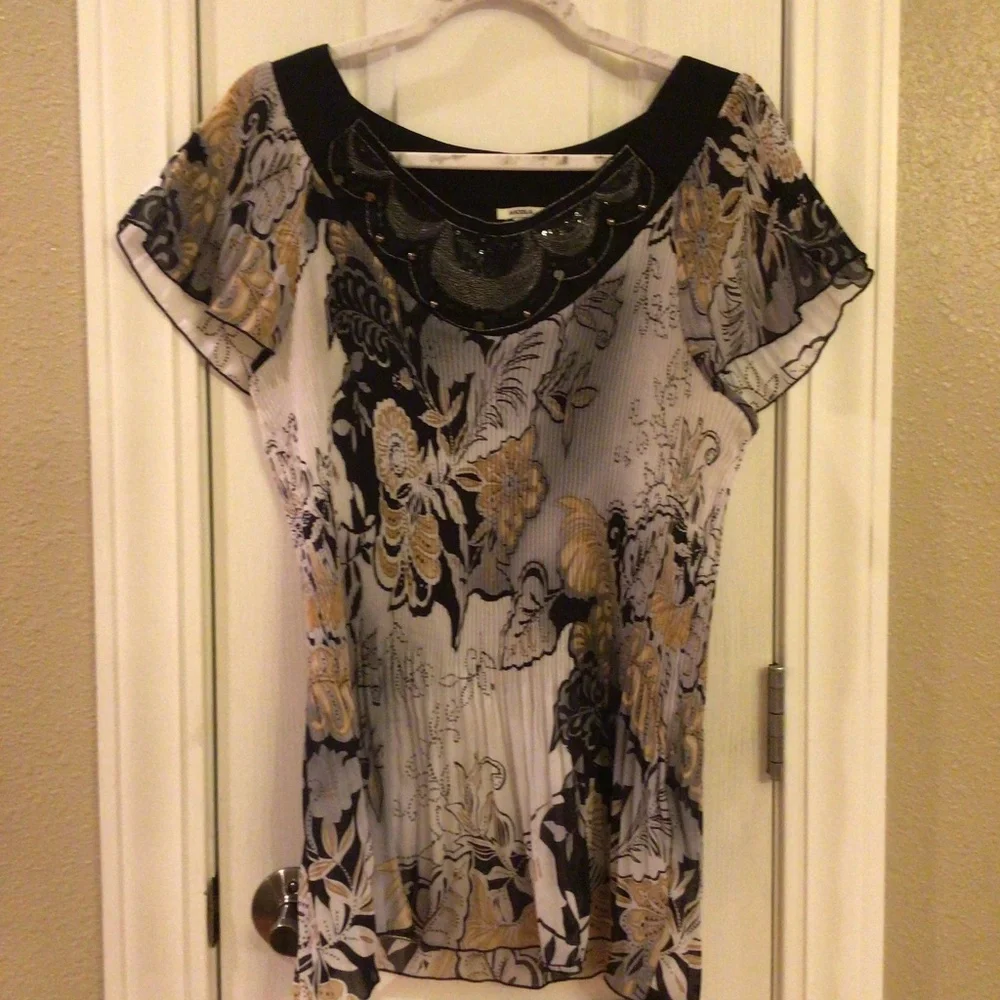 Size XL Black/Gold Design Top with sparkly Collar - Picture 1 of 4